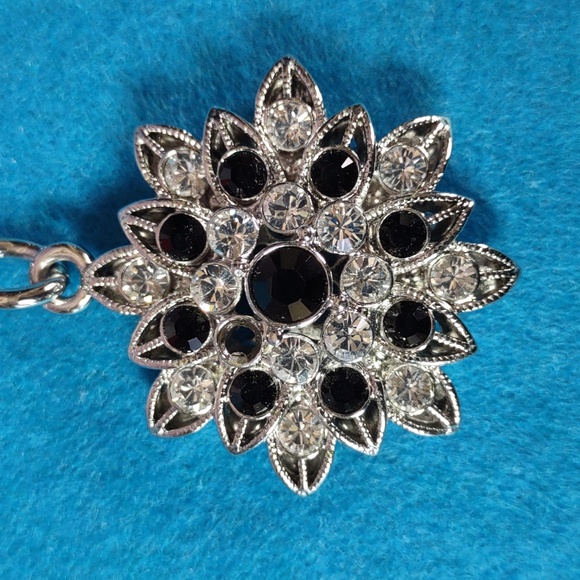 Crystal Studded Flower Shaped Purse Charm/ Keyring - Picture 2 of 5